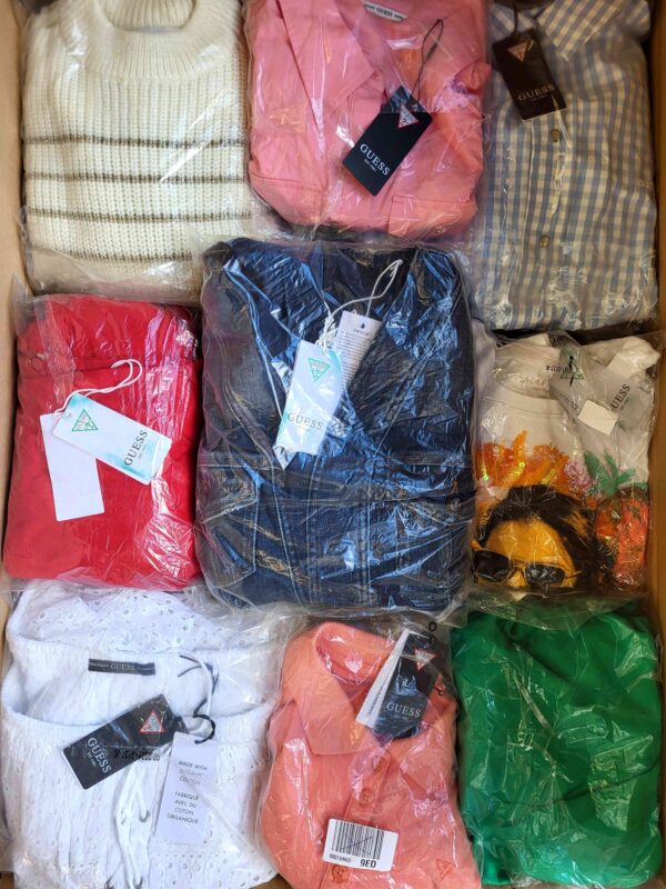 The photo shows a package with clothing in the category B.
