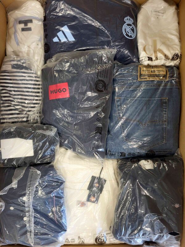 The photo shows a package with clothing in the category D.