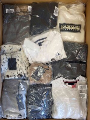The photo shows a package with clothing in the category D.