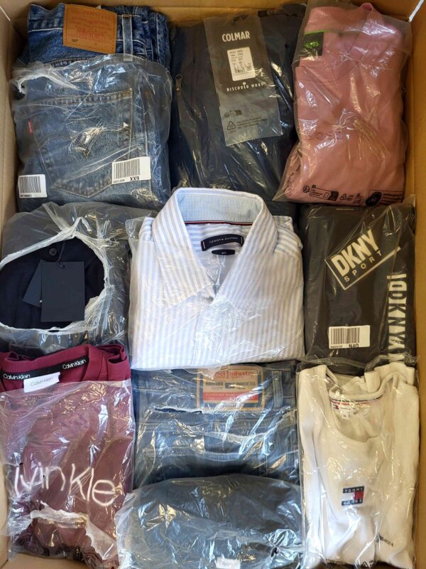 The photo shows a package with clothing in the category D.