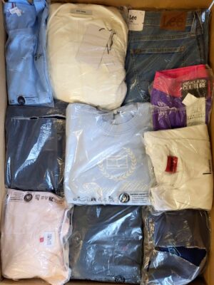 The photo shows a package with clothing in the category D.