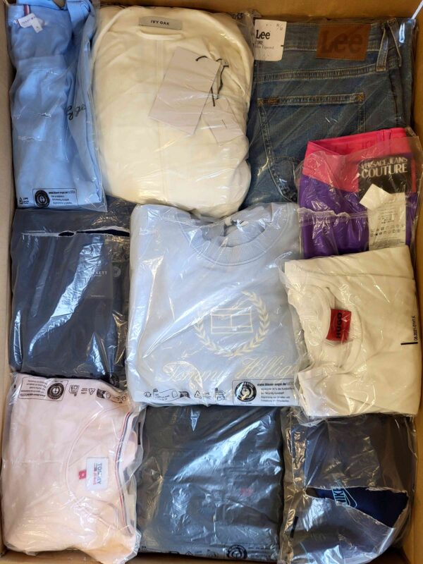 The photo shows a package with clothing in the category D.