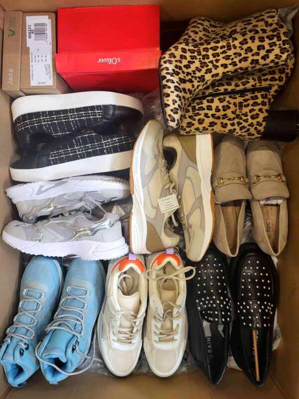 The photo shows a package with clothing in the category BPS.