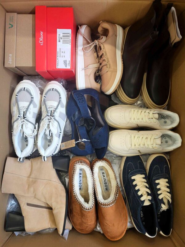 The photo shows a package with clothing in the category BPS.