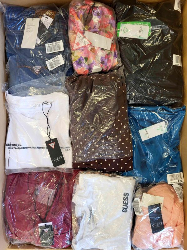 The photo shows a package with clothing in the category B.