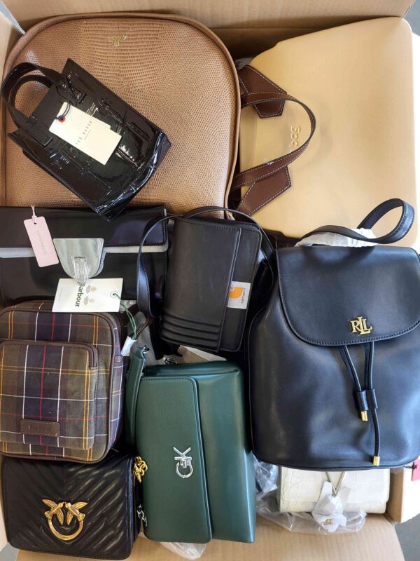 The picture shows a package with accessories in the category HB.