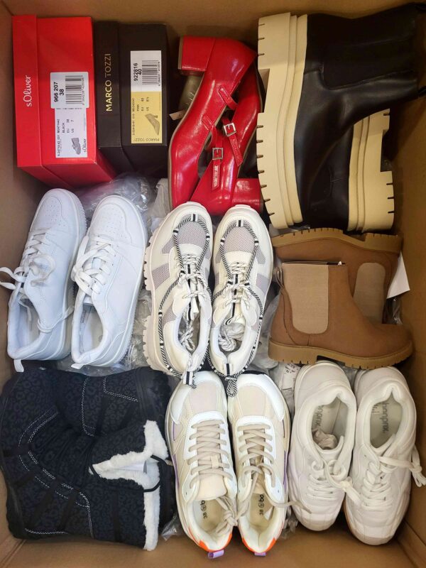 The photo shows a package with clothing in the category BPS.