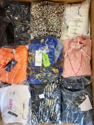 The photo shows a package with clothing in the category B.