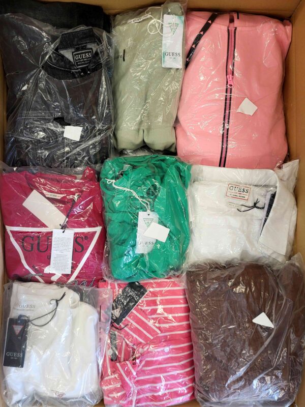 The photo shows a package with clothing in the category B.