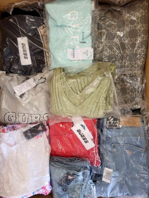 The photo shows a package with clothing in the category B.
