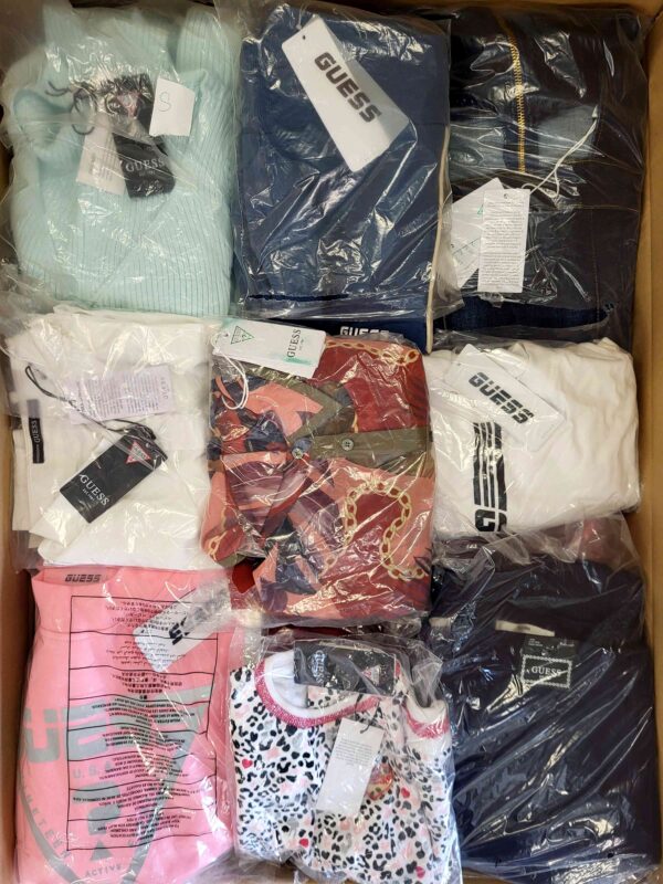 The photo shows a package with clothing in the category B.