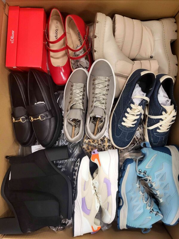 The photo shows a package with clothing in the category BPS.