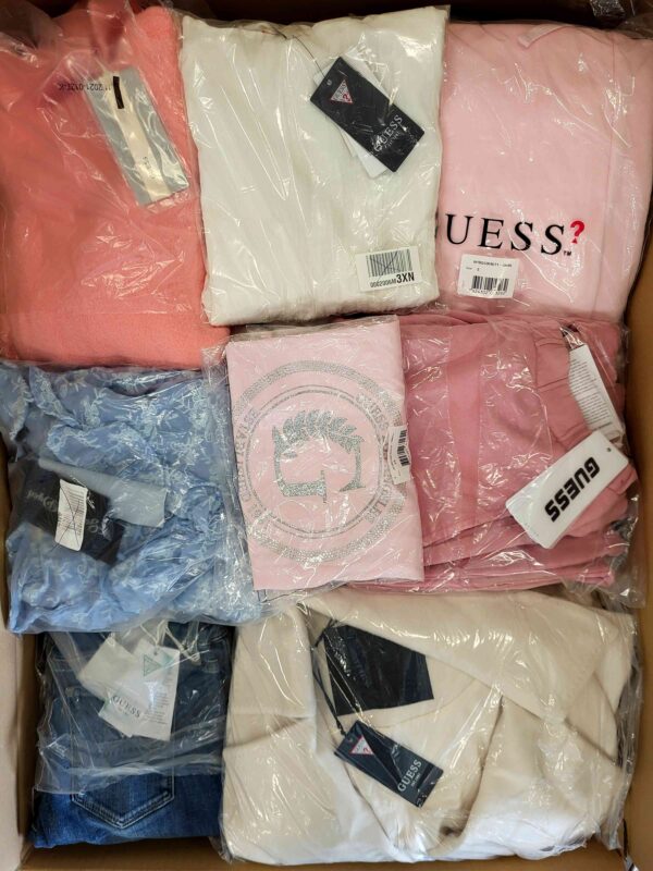 The photo shows a package with clothing in the category B.