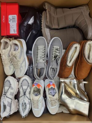 The photo shows a package with clothing in the category BPS.