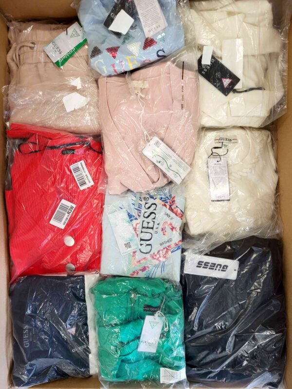 The photo shows a package with clothing in the category B.
