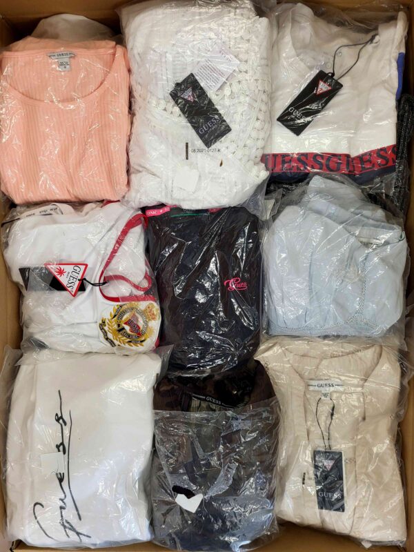 The photo shows a package with clothing in the category B.