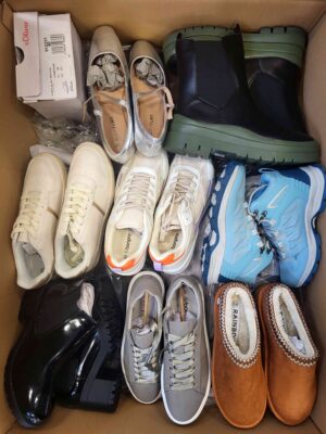 The photo shows a package with clothing in the category BPS.