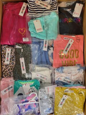 The photo shows a package with clothing in the category N.
