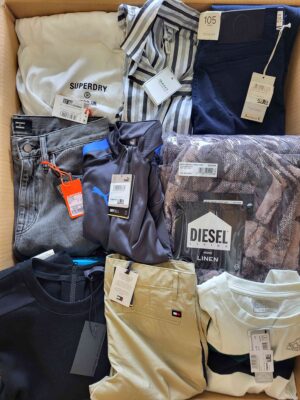 The photo shows a package with clothing in the category T.