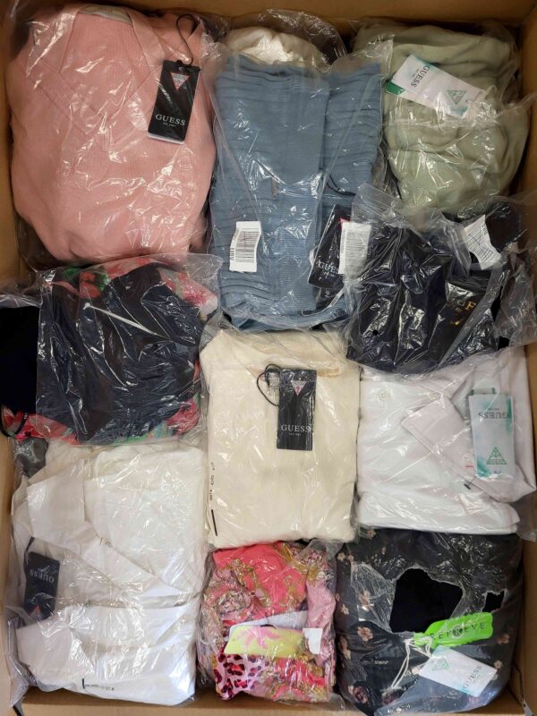 The photo shows a package with clothing in the category B.