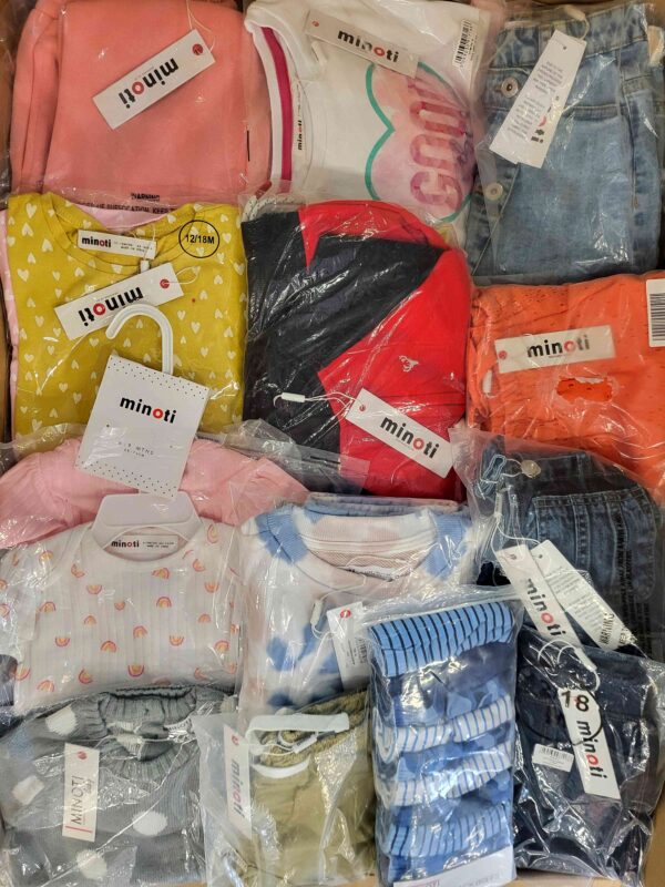 The photo shows a package with clothing in the category N.