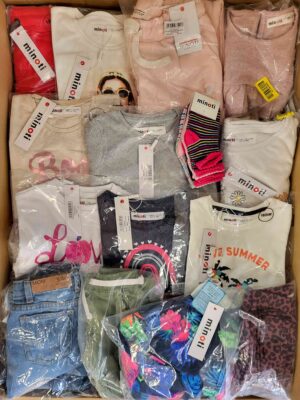 The photo shows a package with clothing in the category N.