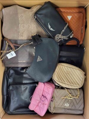 The picture shows a package with accessories in the category HC.