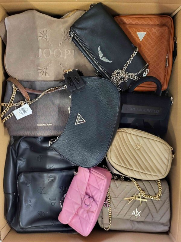 The picture shows a package with accessories in the category HC.