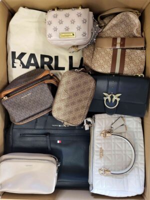 The picture shows a package with accessories in the category HC.