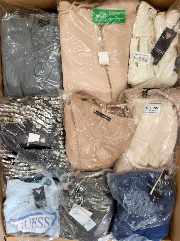 The photo shows a package with clothing in the category B.