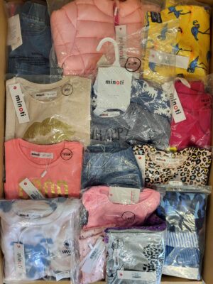 The photo shows a package with clothing in the category N.