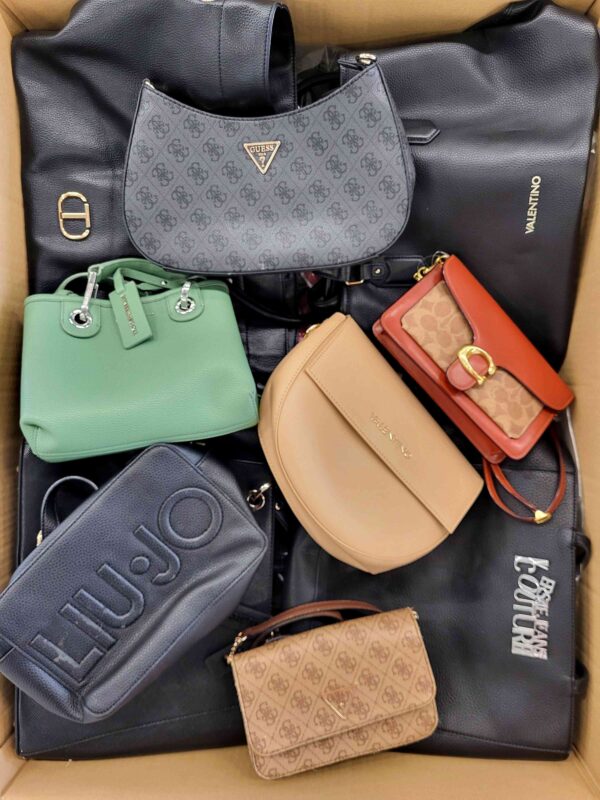 The picture shows a package with accessories in the category HC.