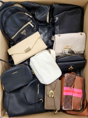 The picture shows a package with accessories in the category HC.