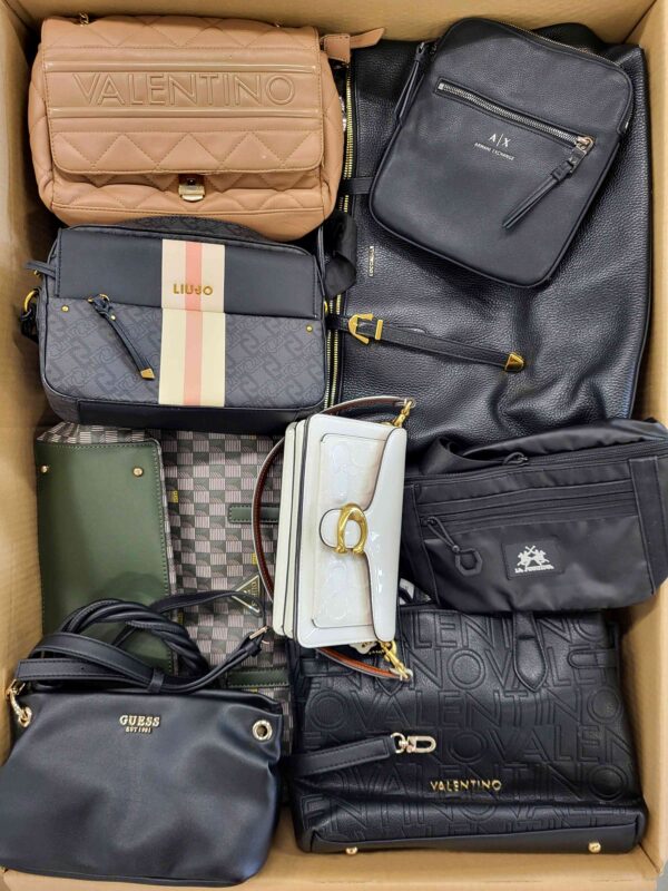 The picture shows a package with accessories in the category HC.