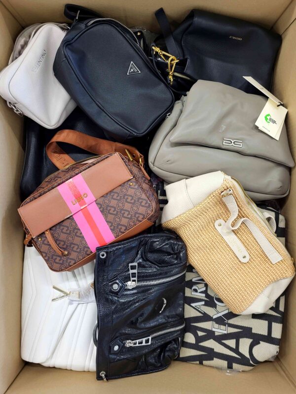 The picture shows a package with accessories in the category HC.