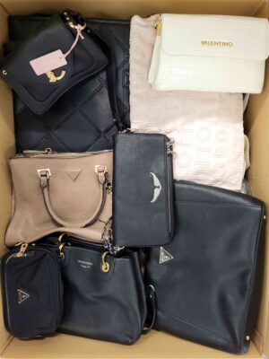 The picture shows a package with accessories in the category HC.