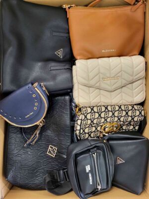 The picture shows a package with accessories in the category HC.