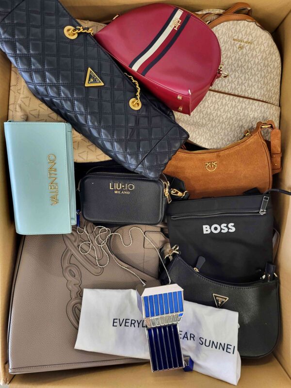 The picture shows a package with accessories in the category HC.