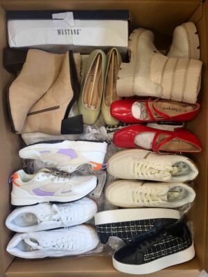 The photo shows a package with clothing in the category BPS.