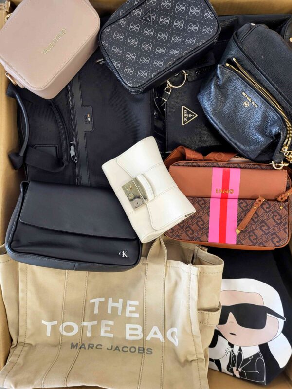 The picture shows a package with accessories in the category HC.