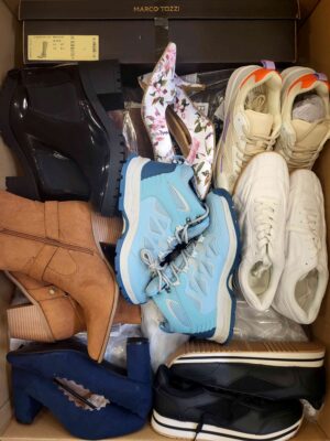 The photo shows a package with clothing in the category BPS.