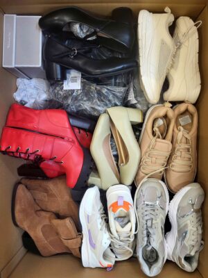 The photo shows a package with clothing in the category BPS.