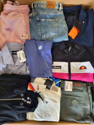 The photo shows a package with clothing in the category T.