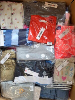 The photo shows a package with clothing in the category N.