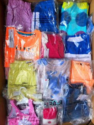 The photo shows a package with clothing in the category N.