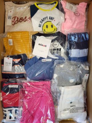 The photo shows a package with clothing in the category N.
