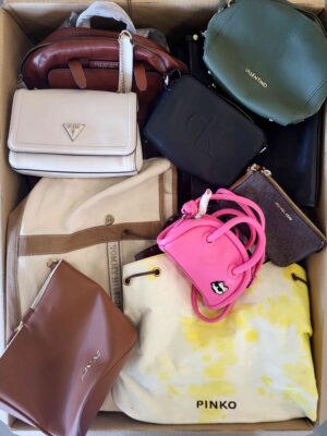 The picture shows a package with accessories in the category HD.