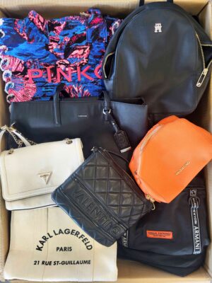 The picture shows a package with accessories in the category HD.