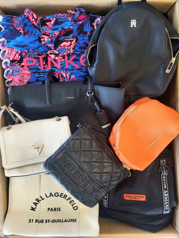 The picture shows a package with accessories in the category HD.