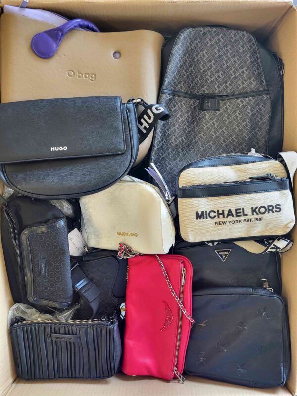 The picture shows a package with accessories in the category HD.